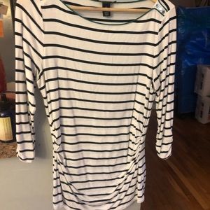 shirt with black stripes with a green outline